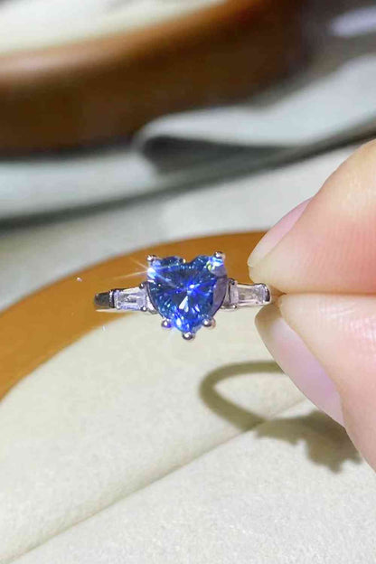 Bague plaquée platine en forme de cœur en moissanite de 1 carat en bleu