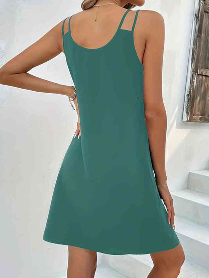 Vestido con cuello en V y doble tirante