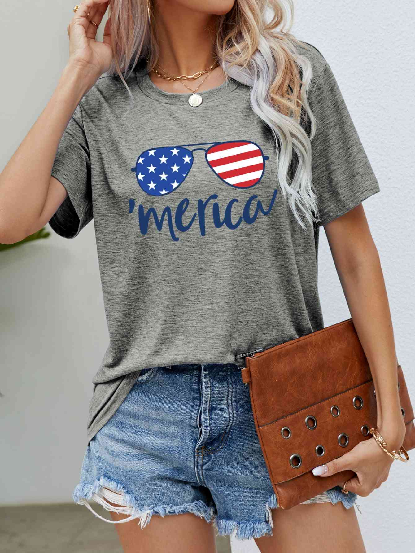 Camiseta con gráfico de gafas y bandera de EE. UU.