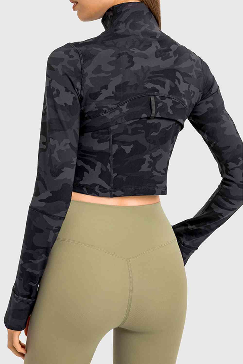 Chaqueta deportiva corta con cremallera frontal