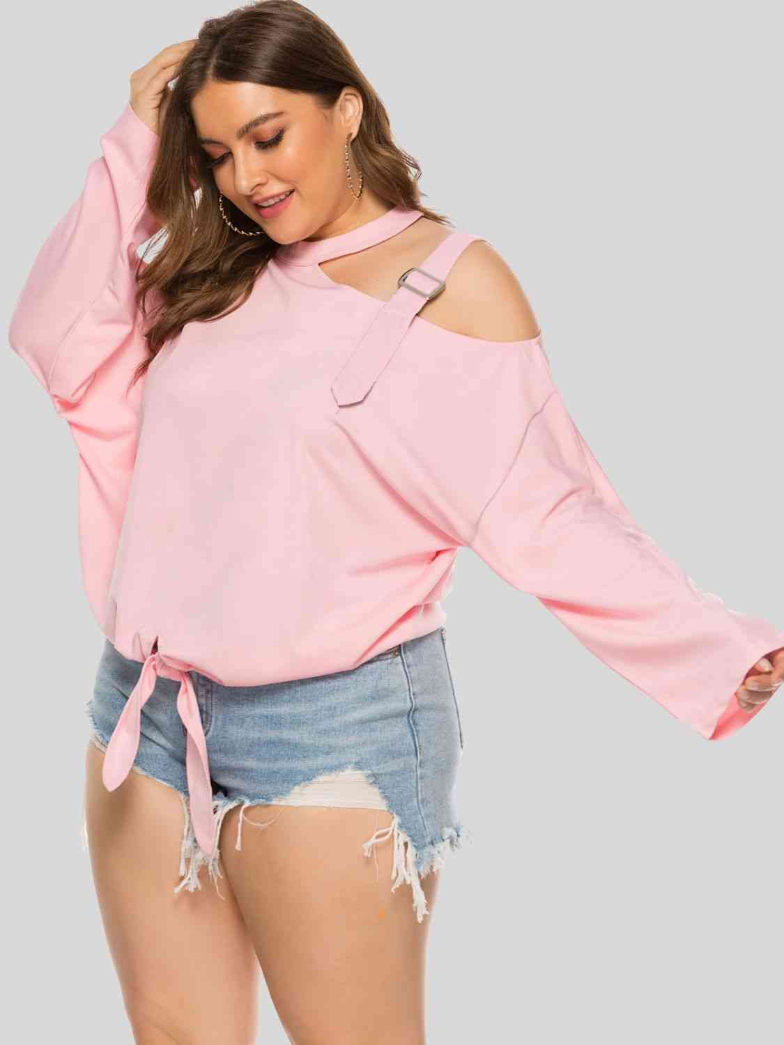 Top anudado con hombros descubiertos y talla grande