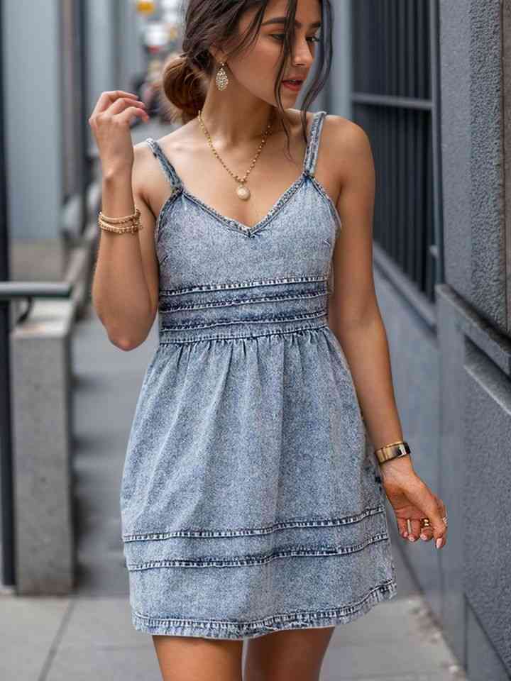 Robe en jean sans manches à col en V