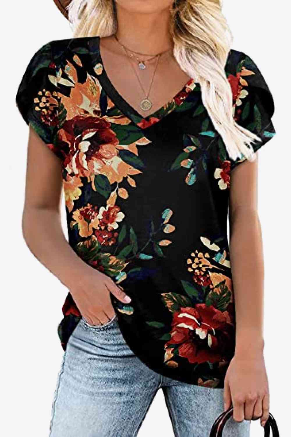 Blusa estampada con cuello en V y mangas de pétalos