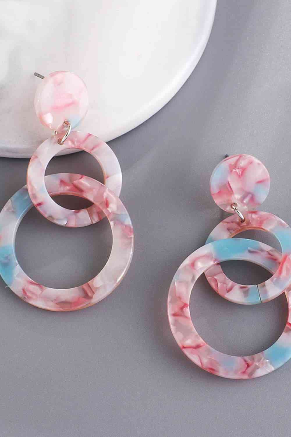 Boucles d'oreilles doubles créoles en acrylique