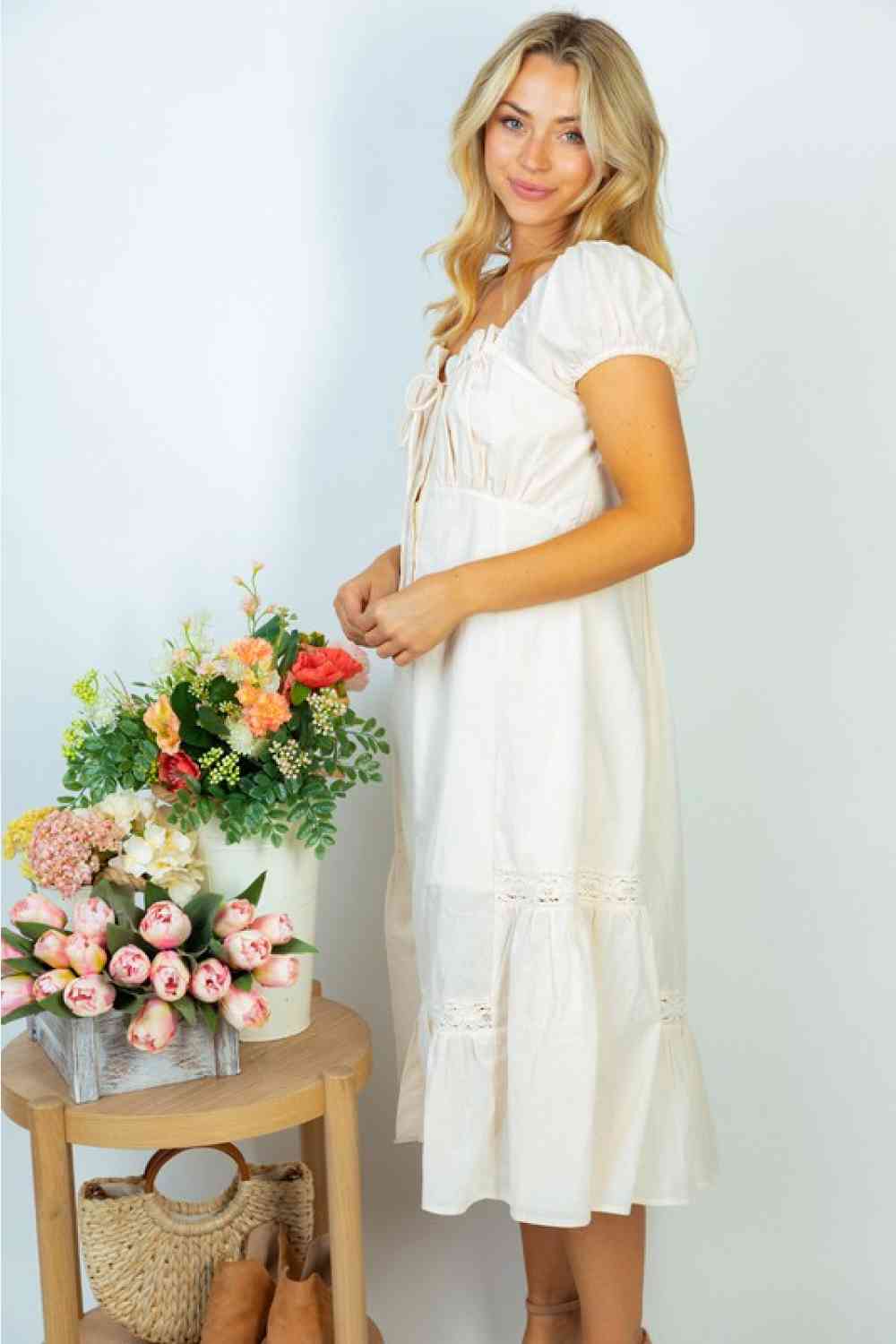 Vestido midi con ribete de encaje de tamaño completo del mercado de flores de abedul blanco