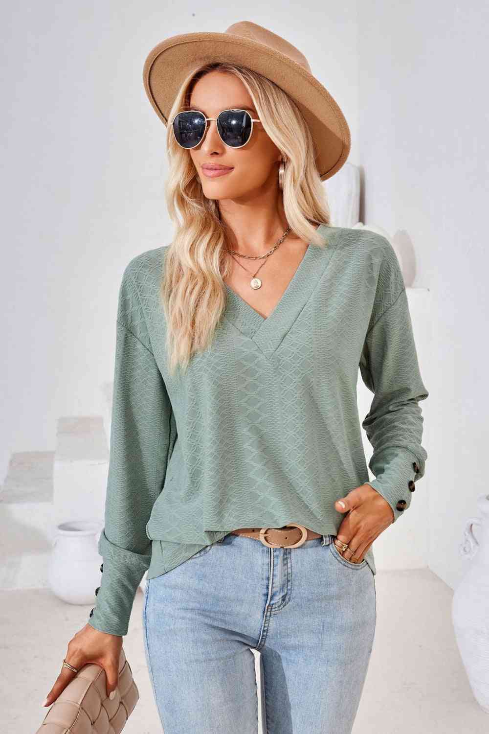 Blusa de manga larga con cuello en V