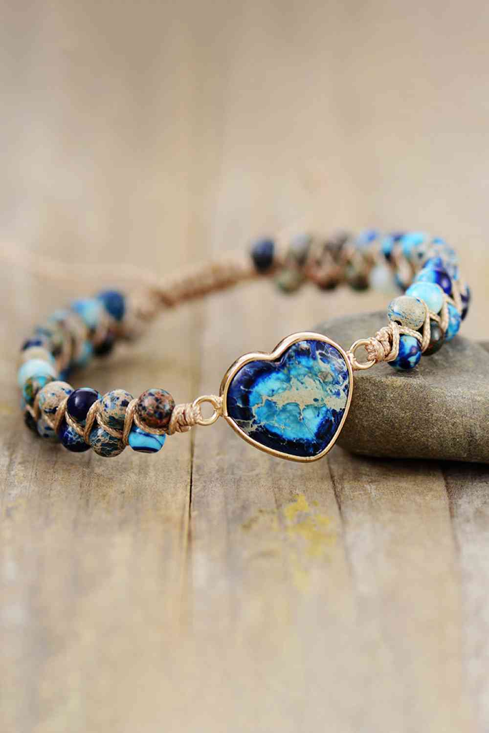 Pulsera de piedra natural hecha a mano con forma de corazón