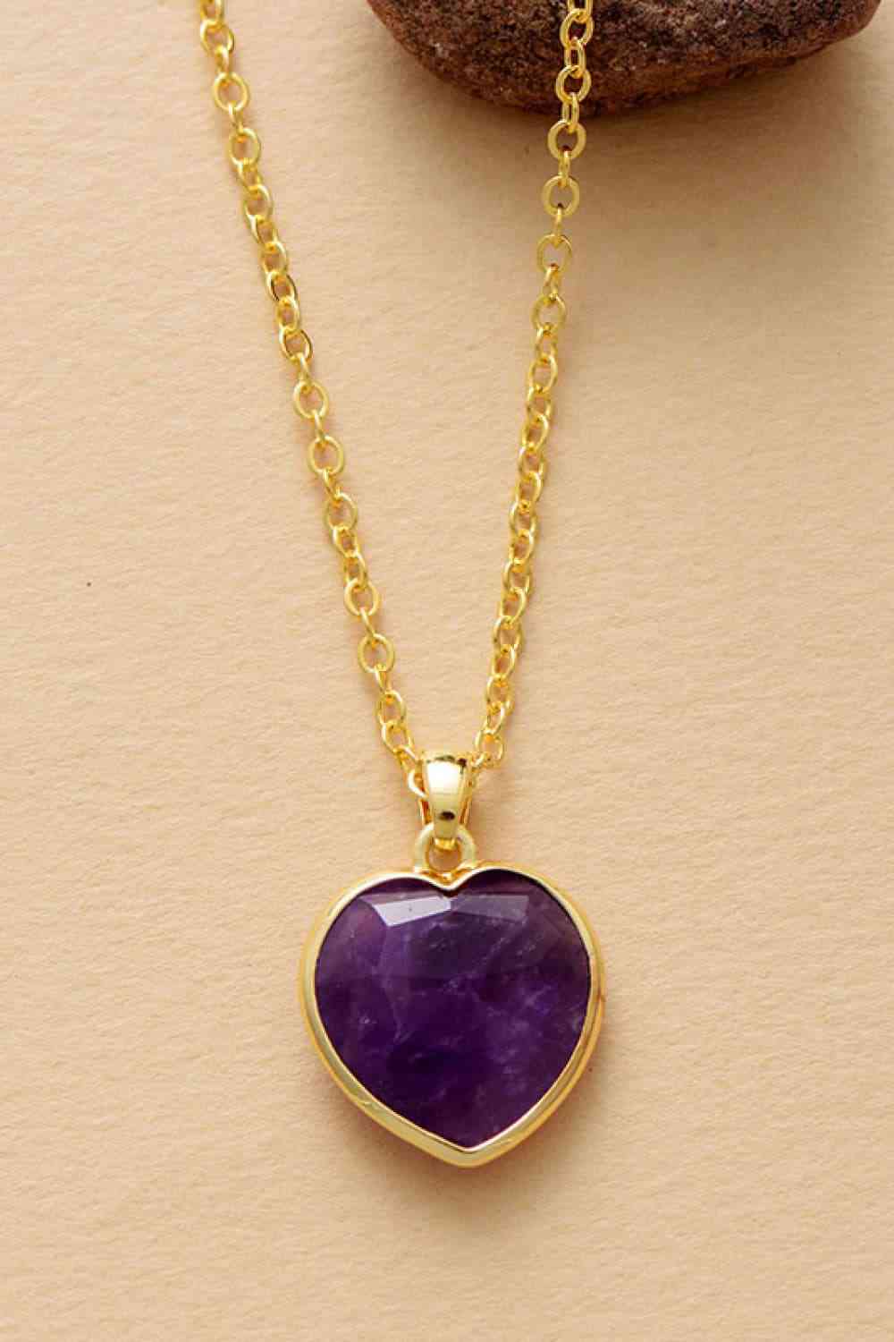 Collier pendentif coeur en pierre naturelle