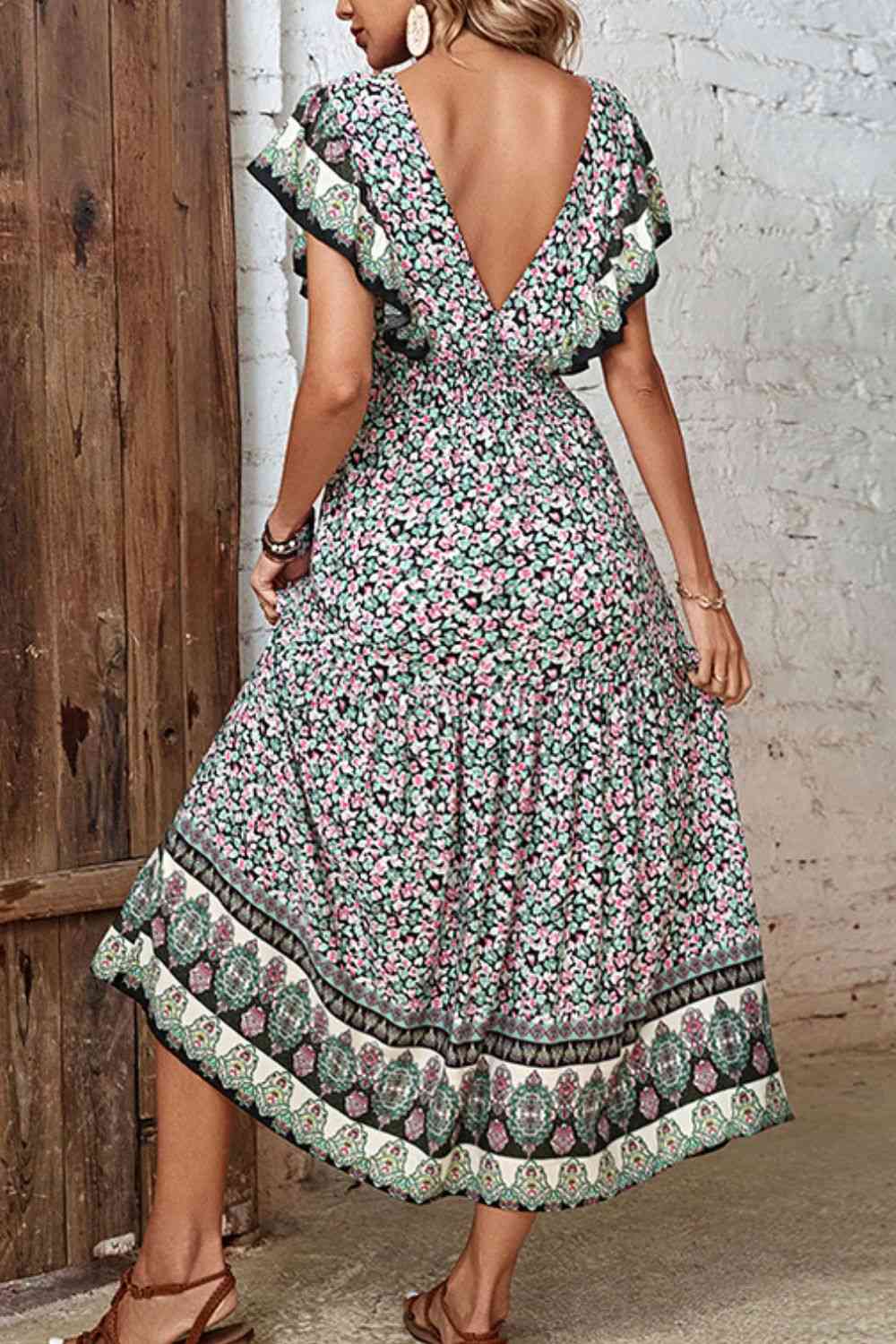 Vestido escotado con volantes y flores de florecitas