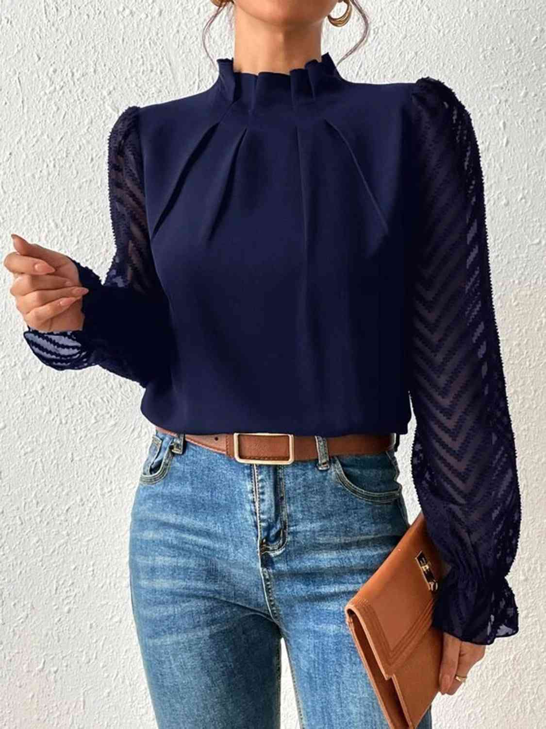 Blusa de manga con volante y cuello simulado