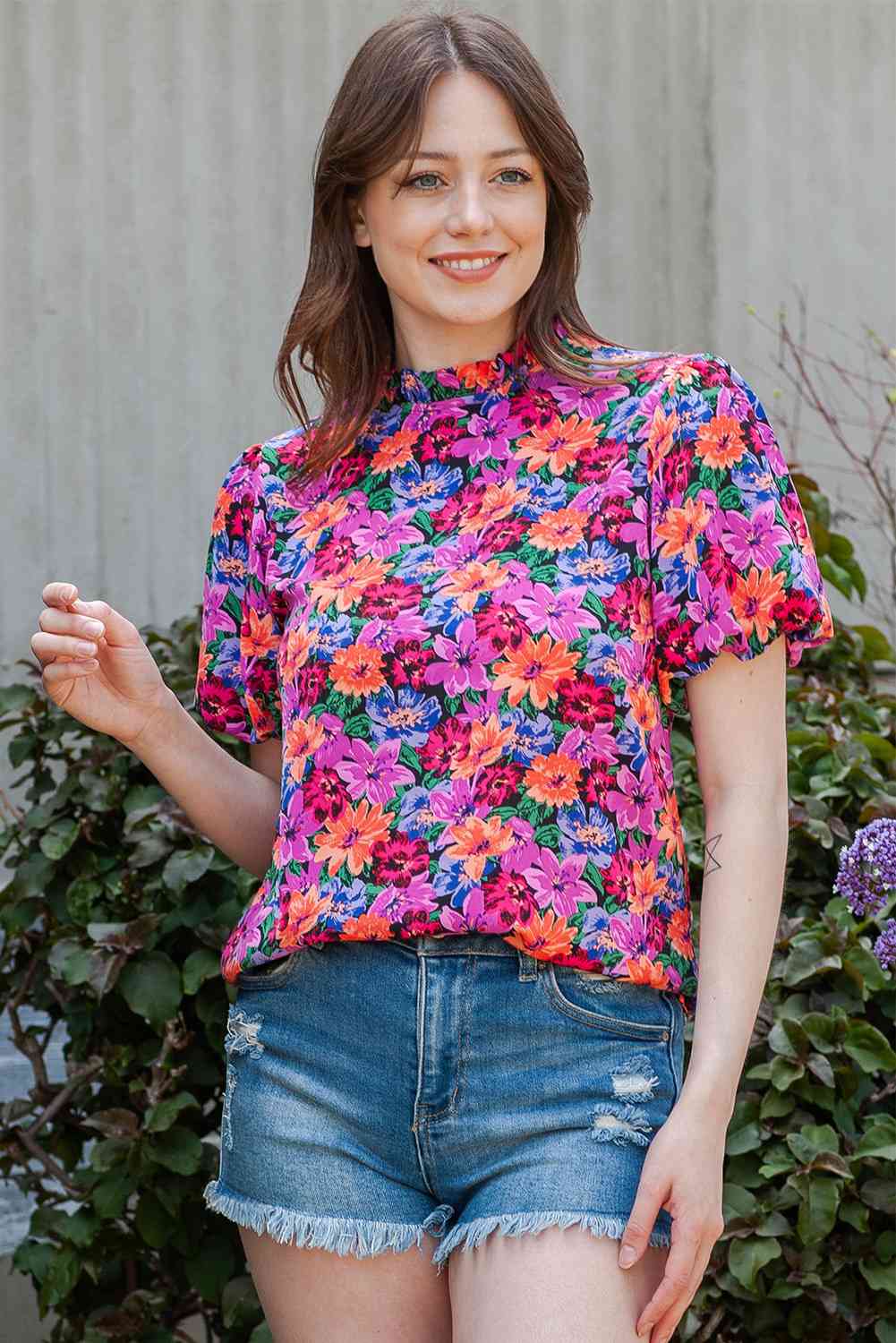 Blusa con cuello redondo y manga abullonada con estampado floral