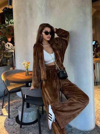 Conjunto de chaqueta y pantalón con capucha