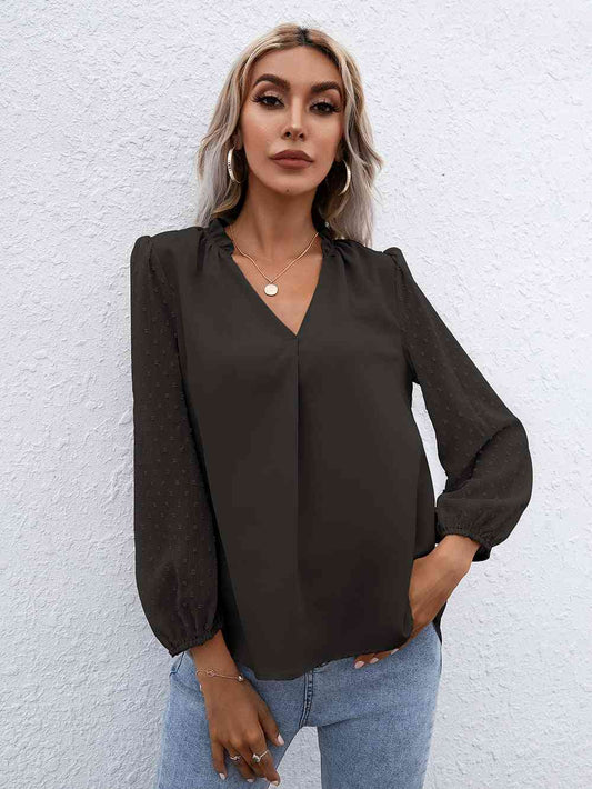 Blusa con mangas abullonadas y ribete de volantes de lunares suizos