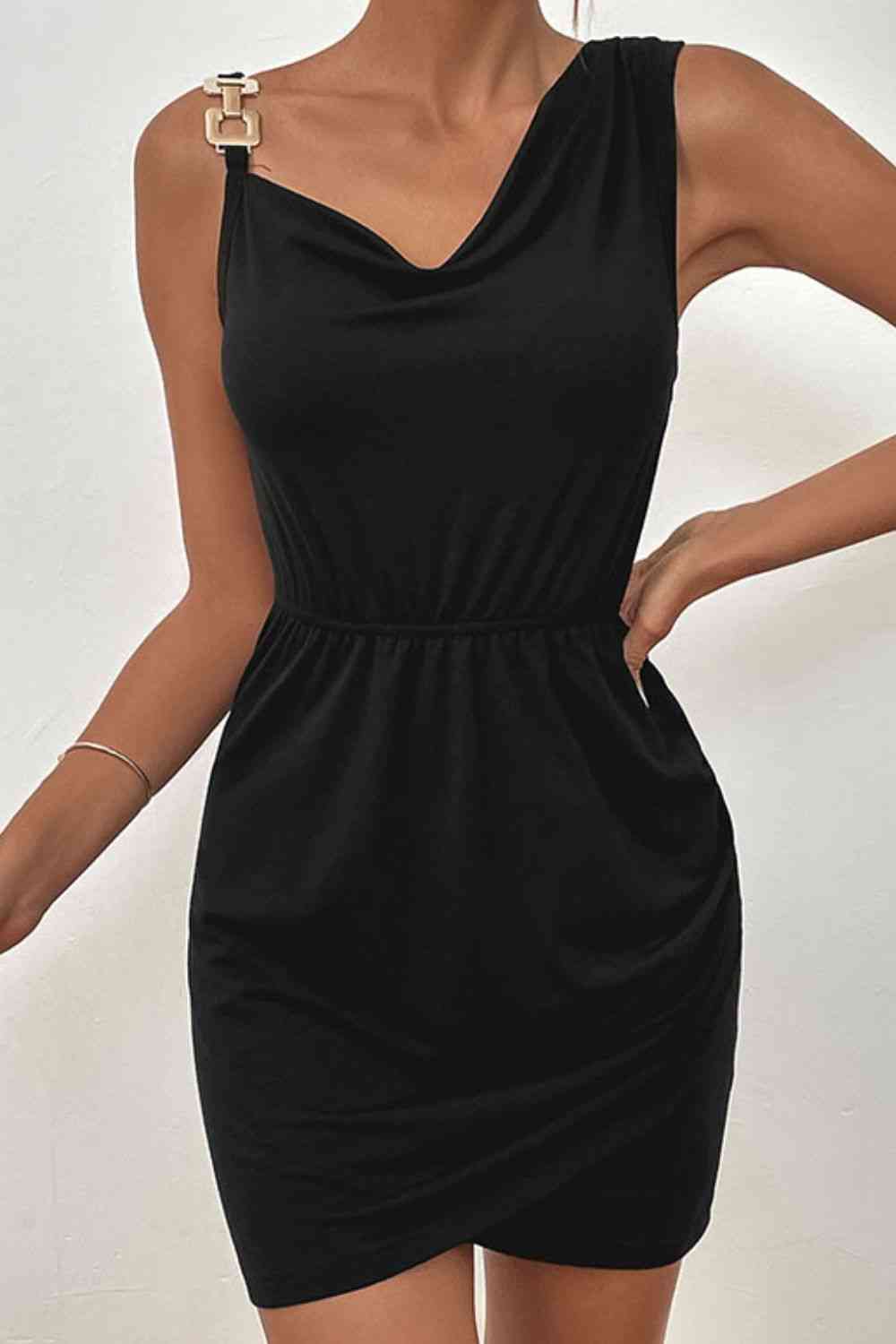 Robe asymétrique sans manches à ourlet tulipe