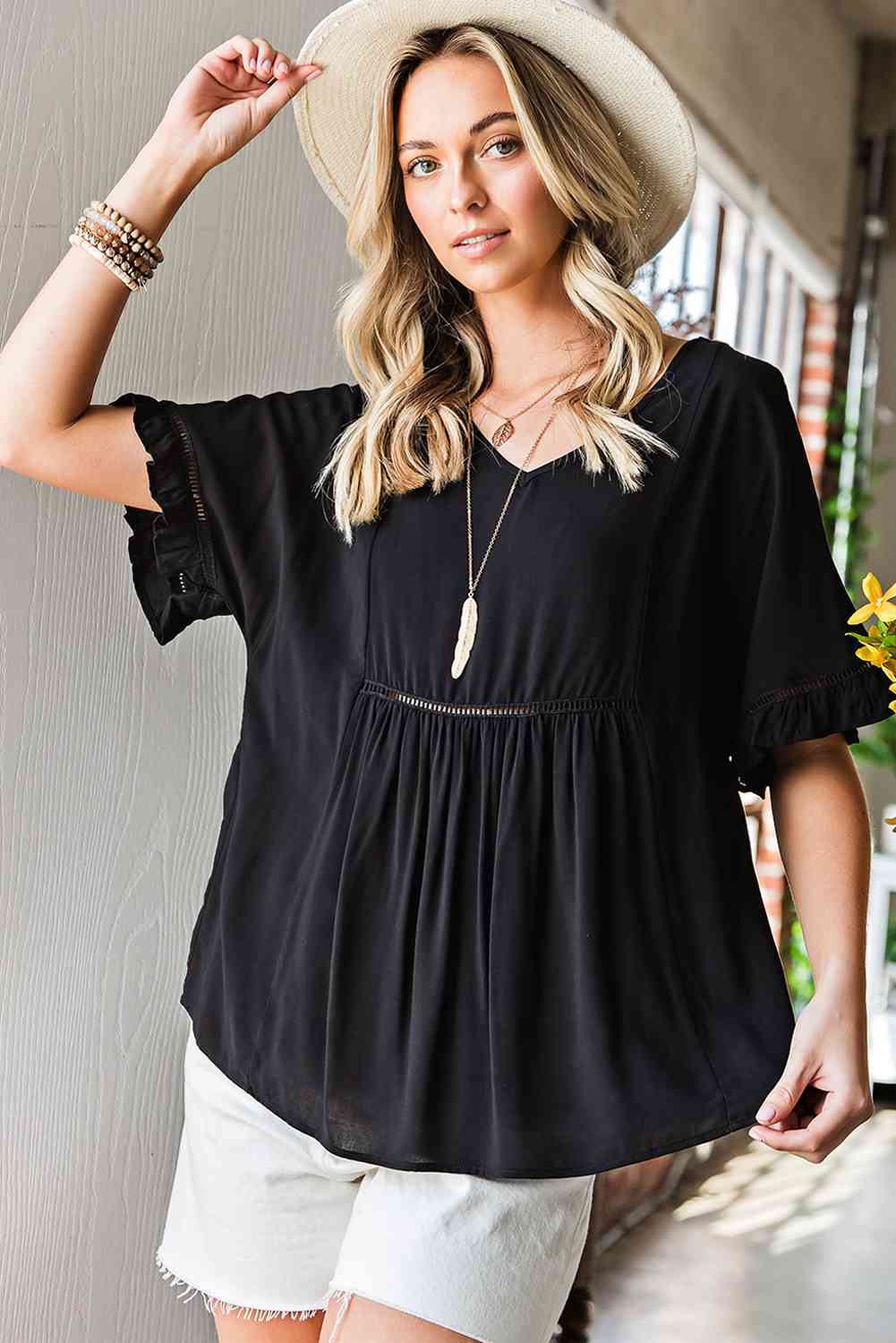 Blusa babydoll con cuello en V y mangas con volantes