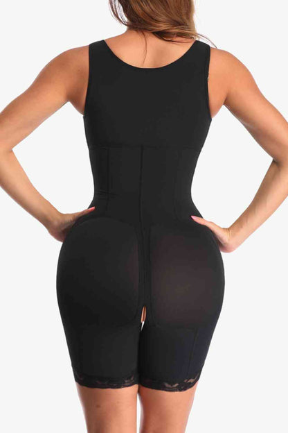 Shapewear zippé pleine taille avec détails en dentelle