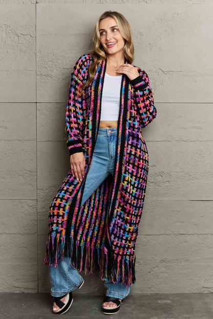 Cardigan multicolore ouvert sur le devant avec ourlet à franges