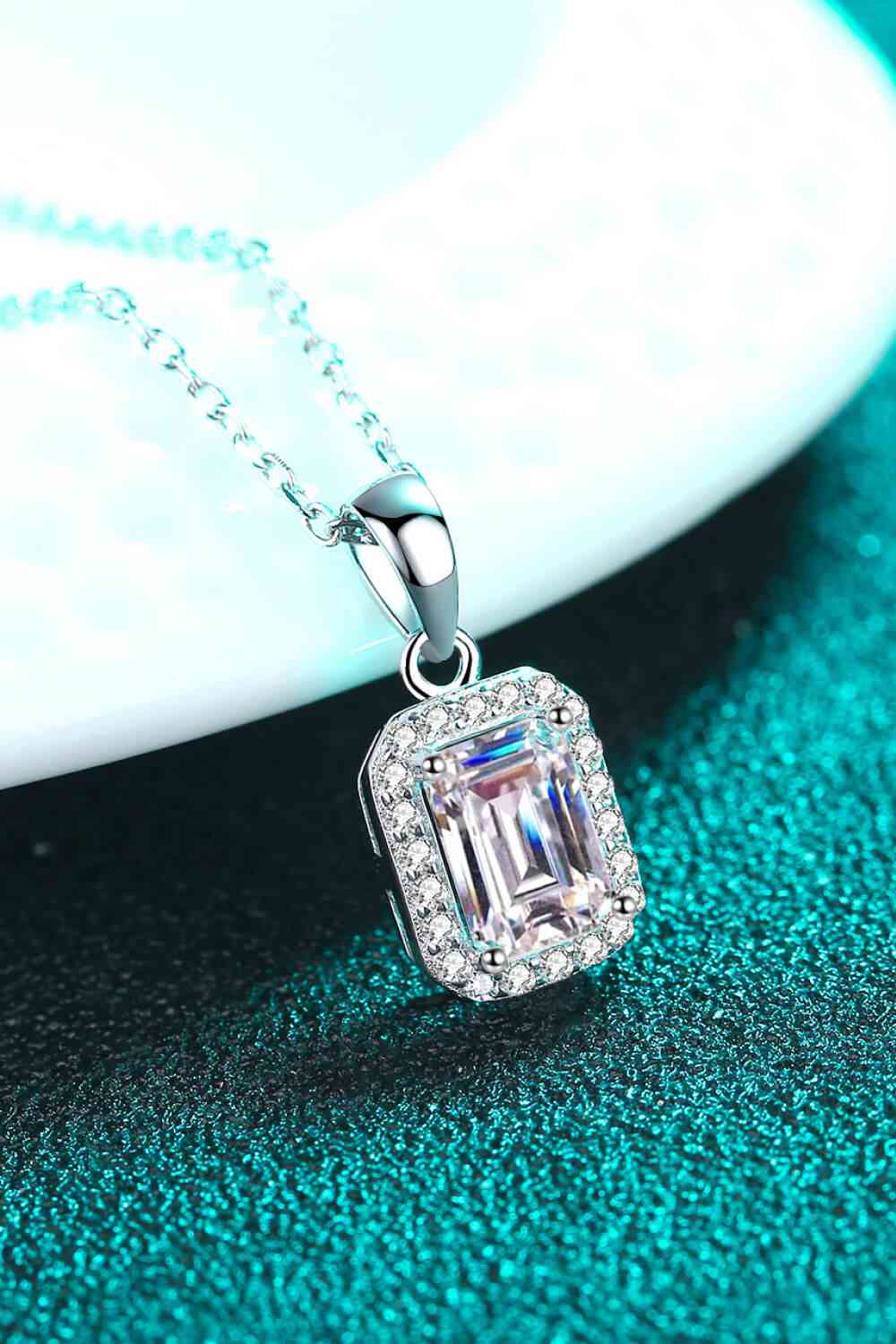 Collier chaîne à pendentif carré Moissanite