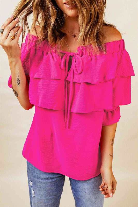 Blusa a capas con hombros descubiertos y anudada