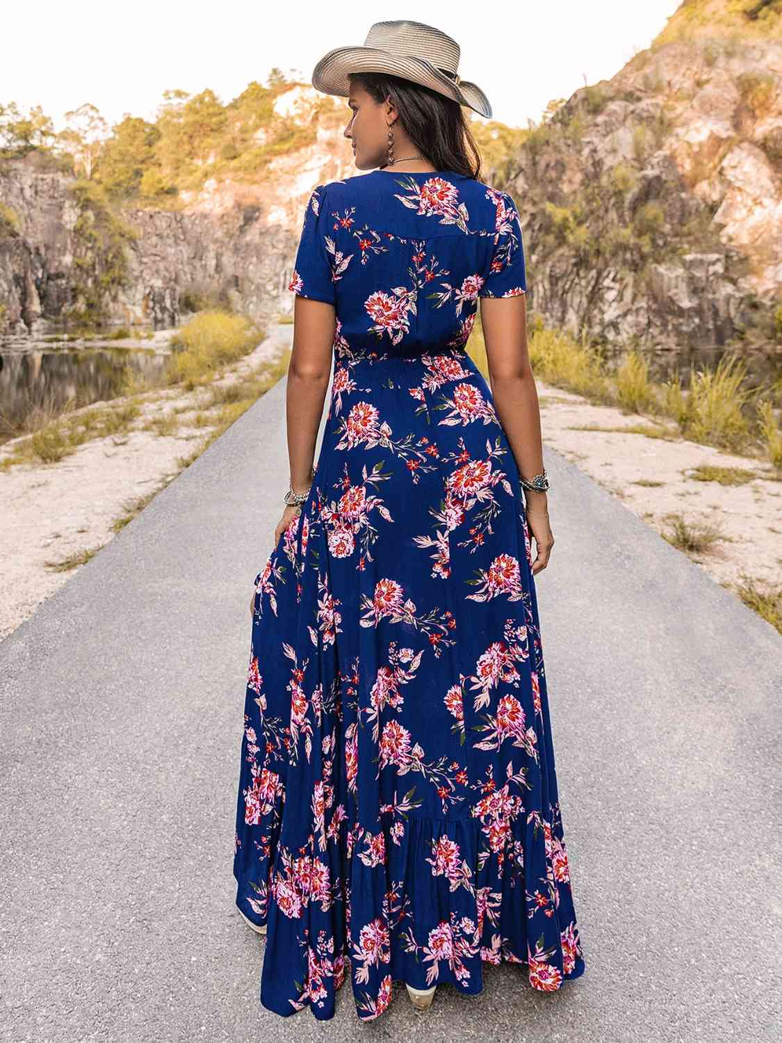 Robe longue à manches courtes et col en V