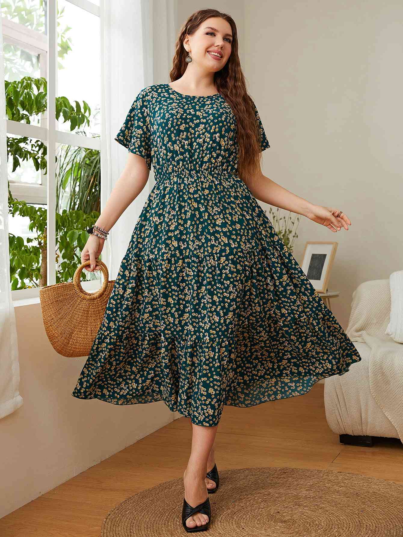 Robe Midi Florale à Col Rond et Manches Courtes de Grande Taille