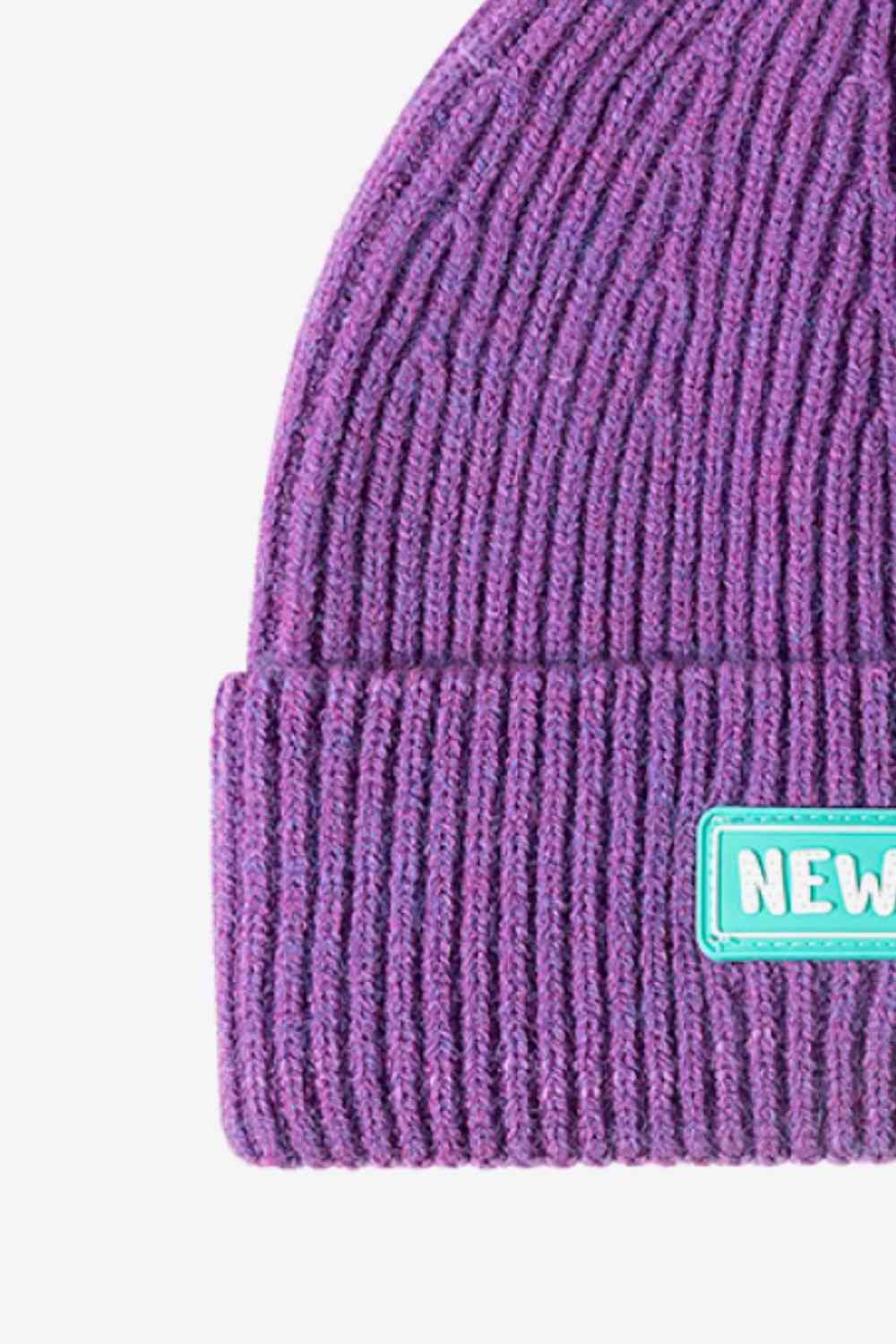 Bonnet à revers en tricot côtelé avec patch NEWYORK