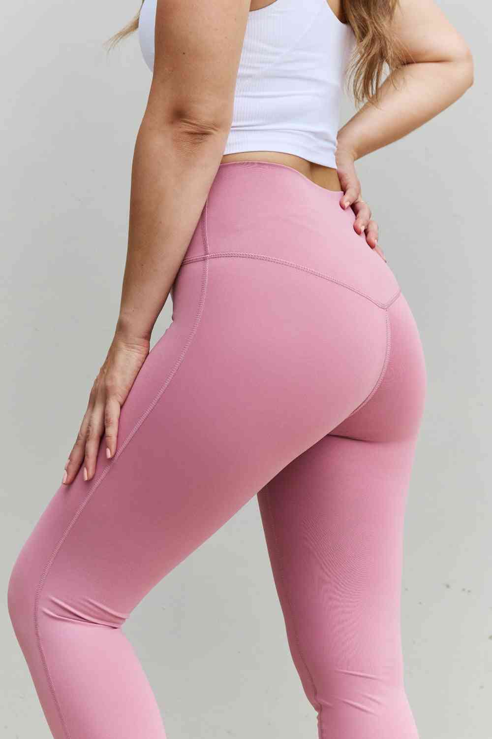 Leggings activos de cintura alta de tamaño completo Zenana Fit For You en rosa claro