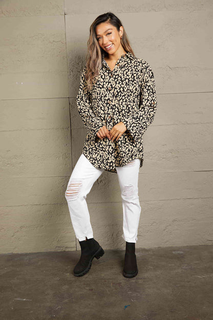 Camisa con mangas enrolladas y estampado de leopardo de Double Take