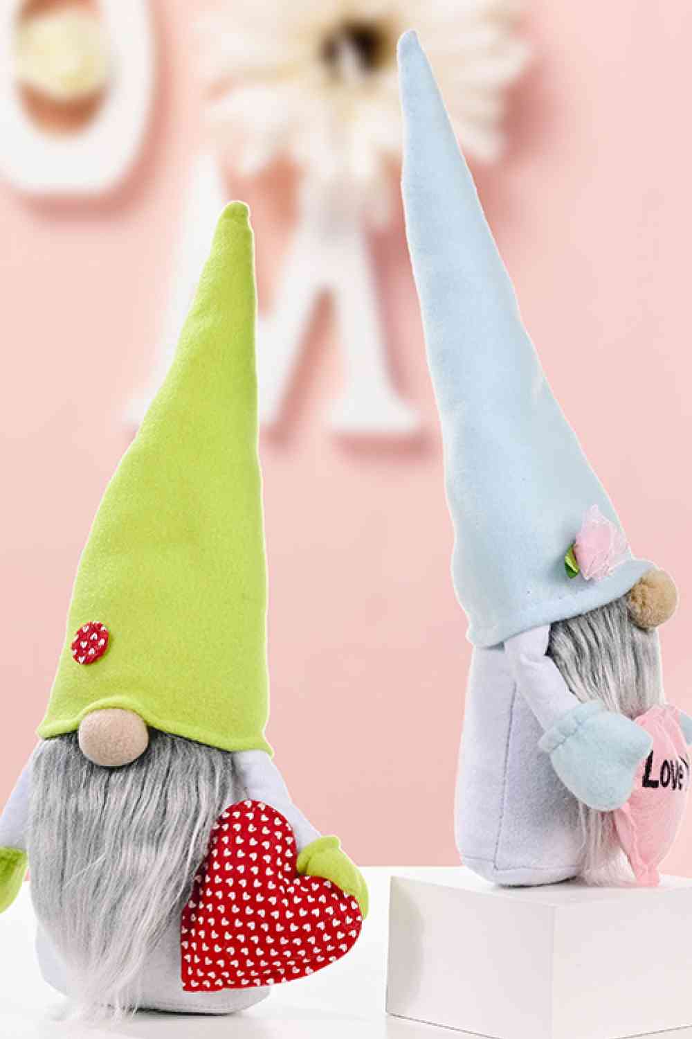 Gnome sans visage à chapeau pointu pour la fête des mères