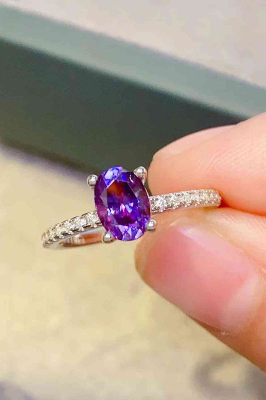 Anillo de 4 puntas de moissanita morada de 1 quilate