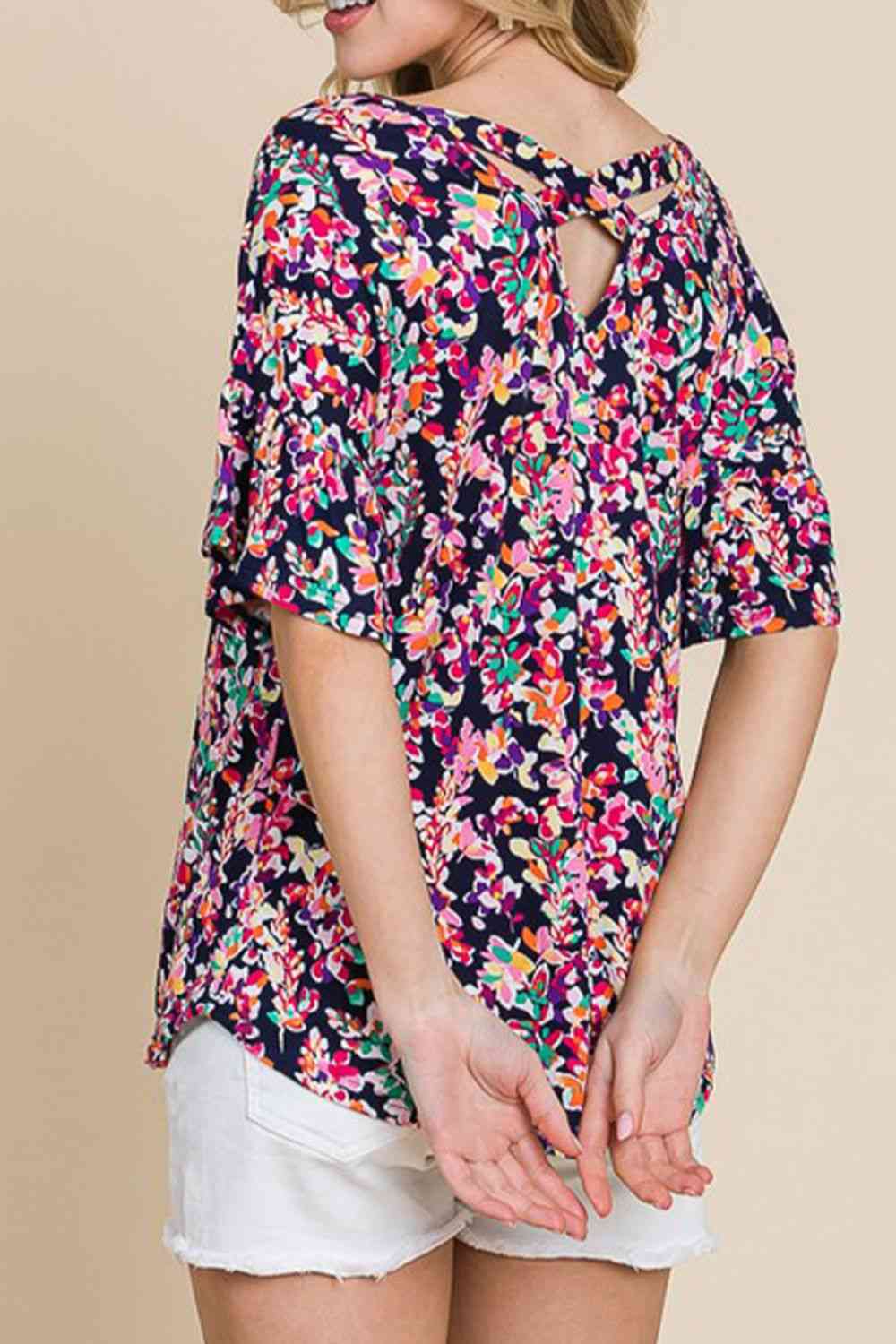 Top estampado con cuello barco y dobladillo redondeado