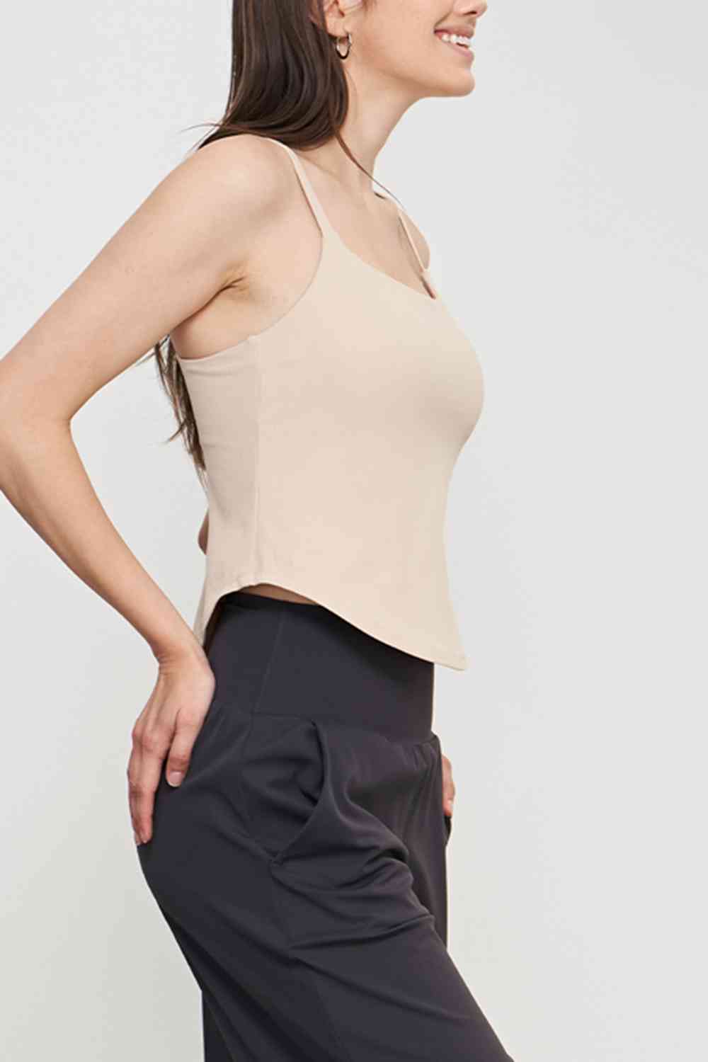 Camisole de sport à ourlet incurvé