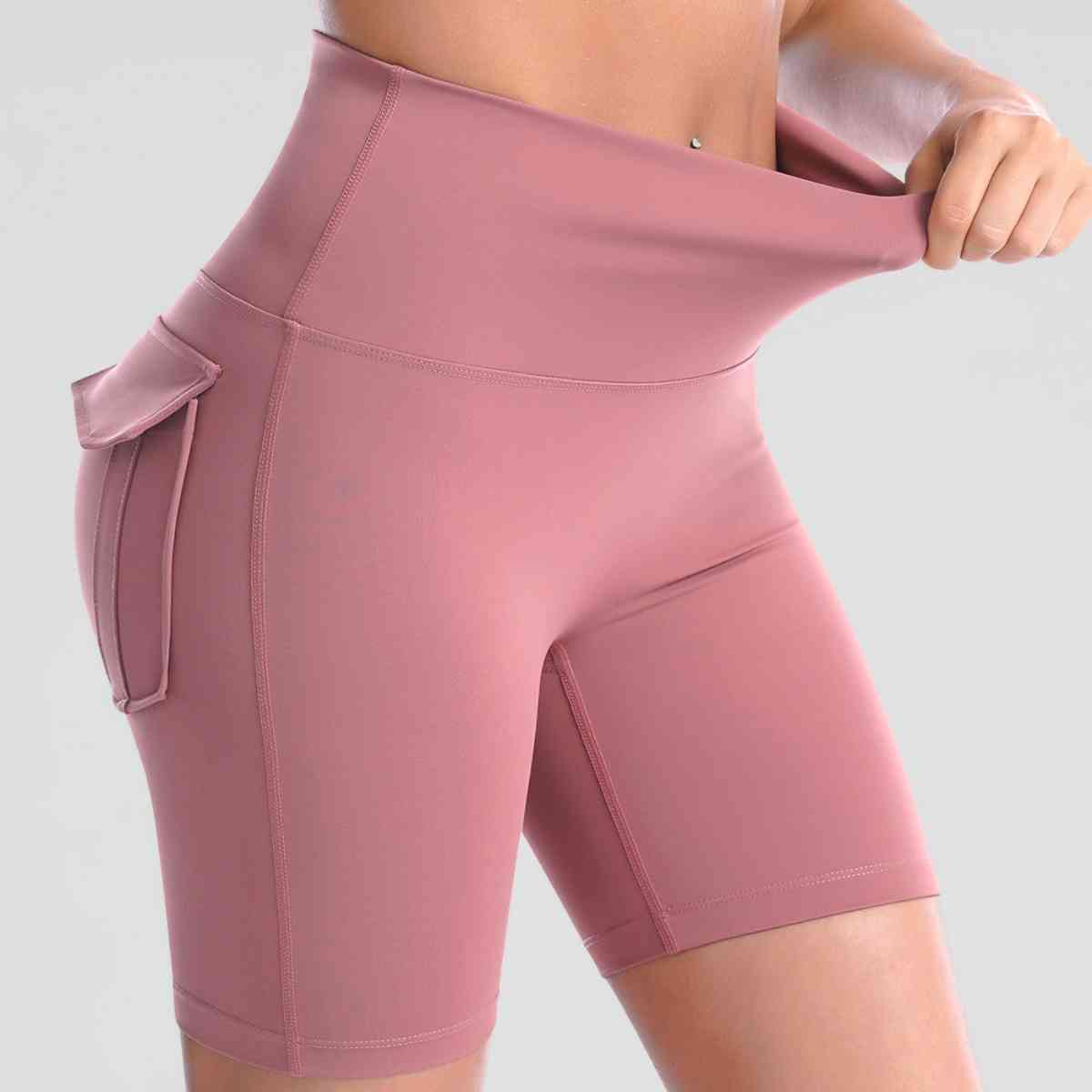 Shorts deportivos de cintura ancha con bolsillos