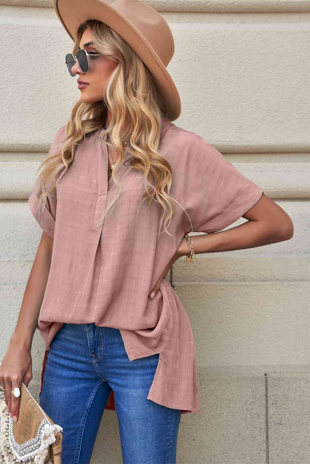 Blusa con puños y abertura lateral con muescas