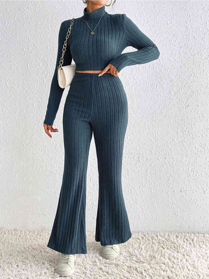 Ensemble pull court côtelé et pantalon taille haute