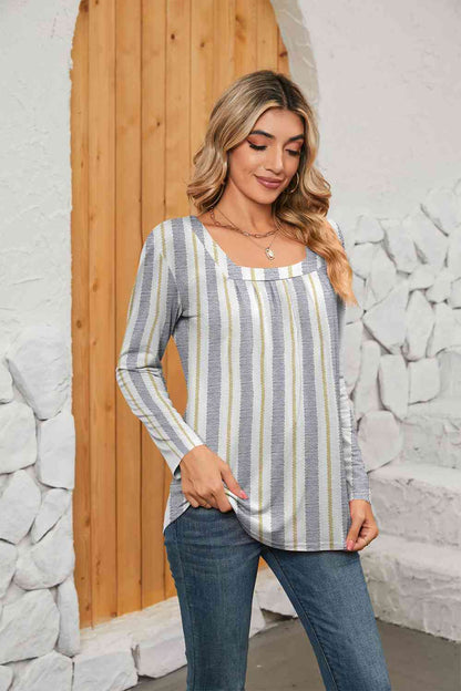 Blusa estampada de manga larga con cuello cuadrado