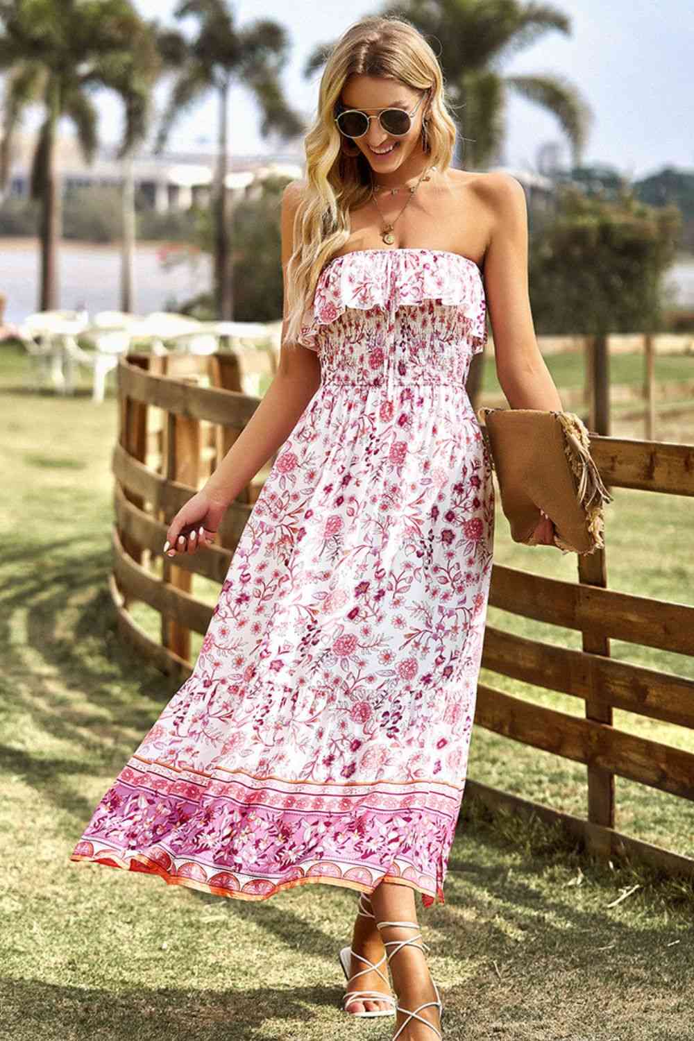 Vestido midi bohemio sin tirantes con abertura