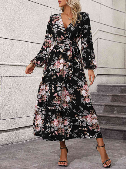 Vestido floral de manga larga con cuello sobrepelliz