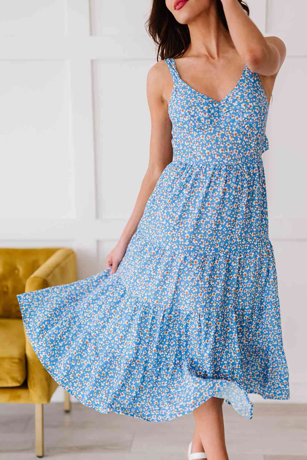 Robe sans manches à petites fleurs et dos ouvert