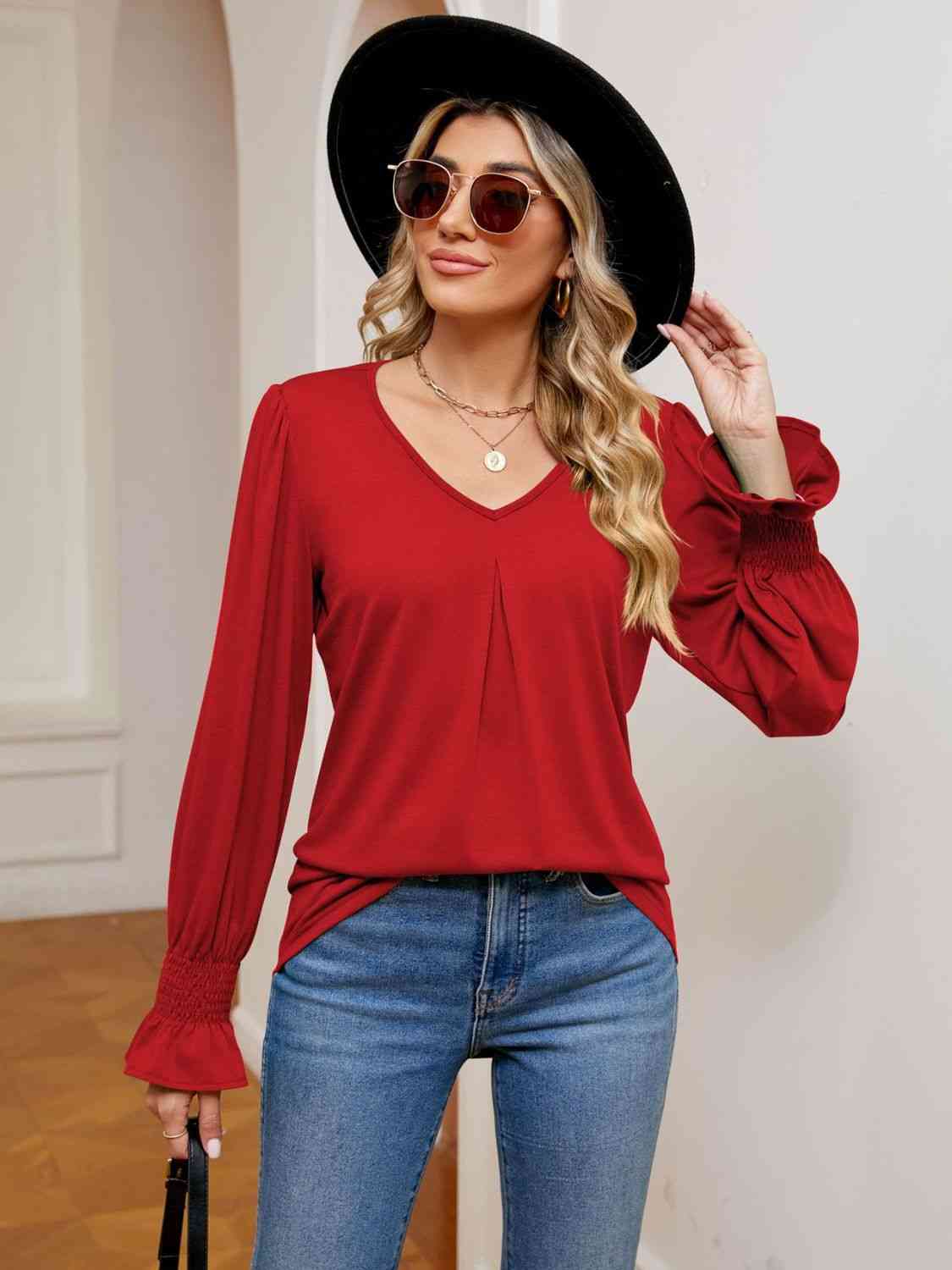 Blusa con cuello en V y mangas con volantes