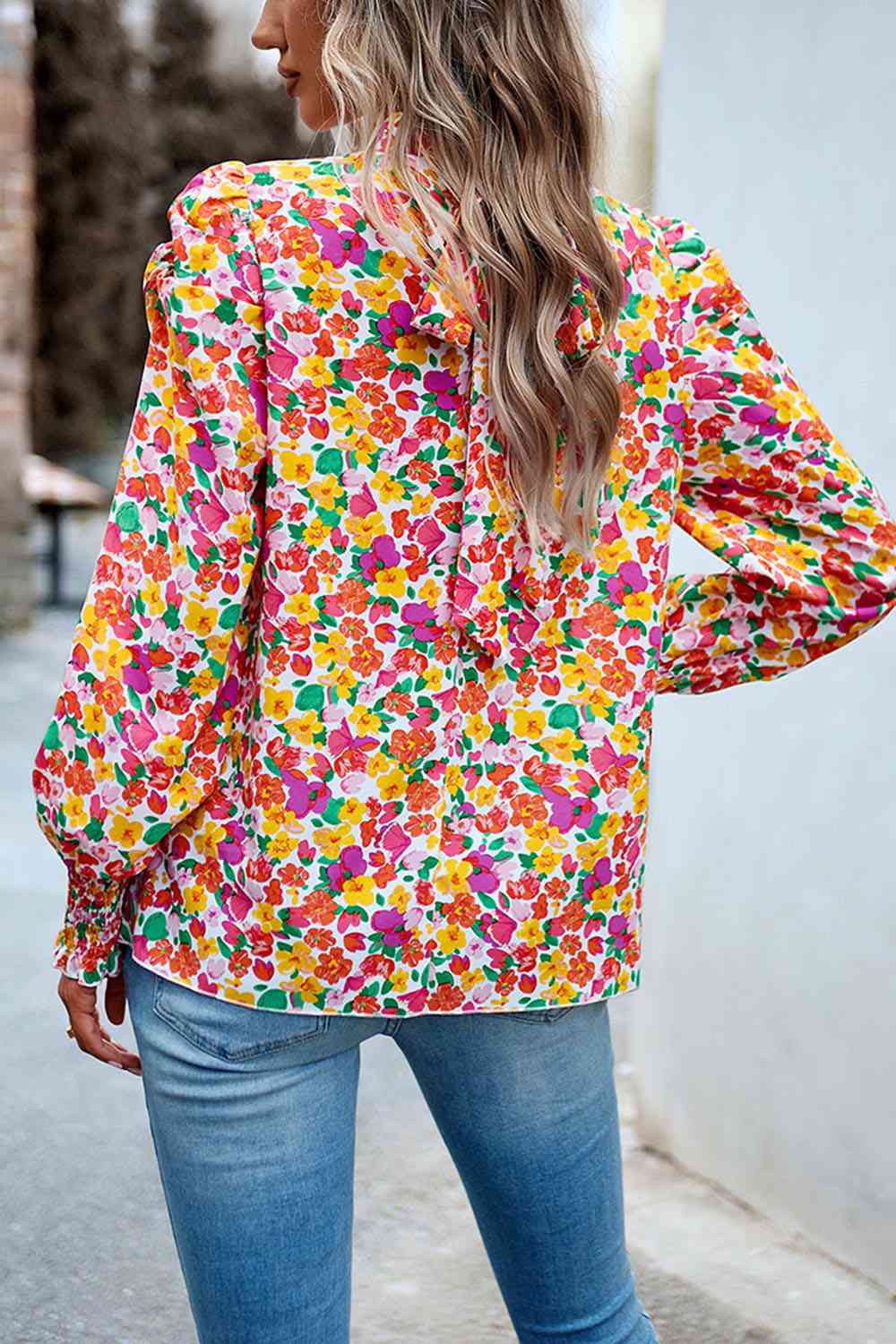 Blouse smockée imprimée à manches bouffantes