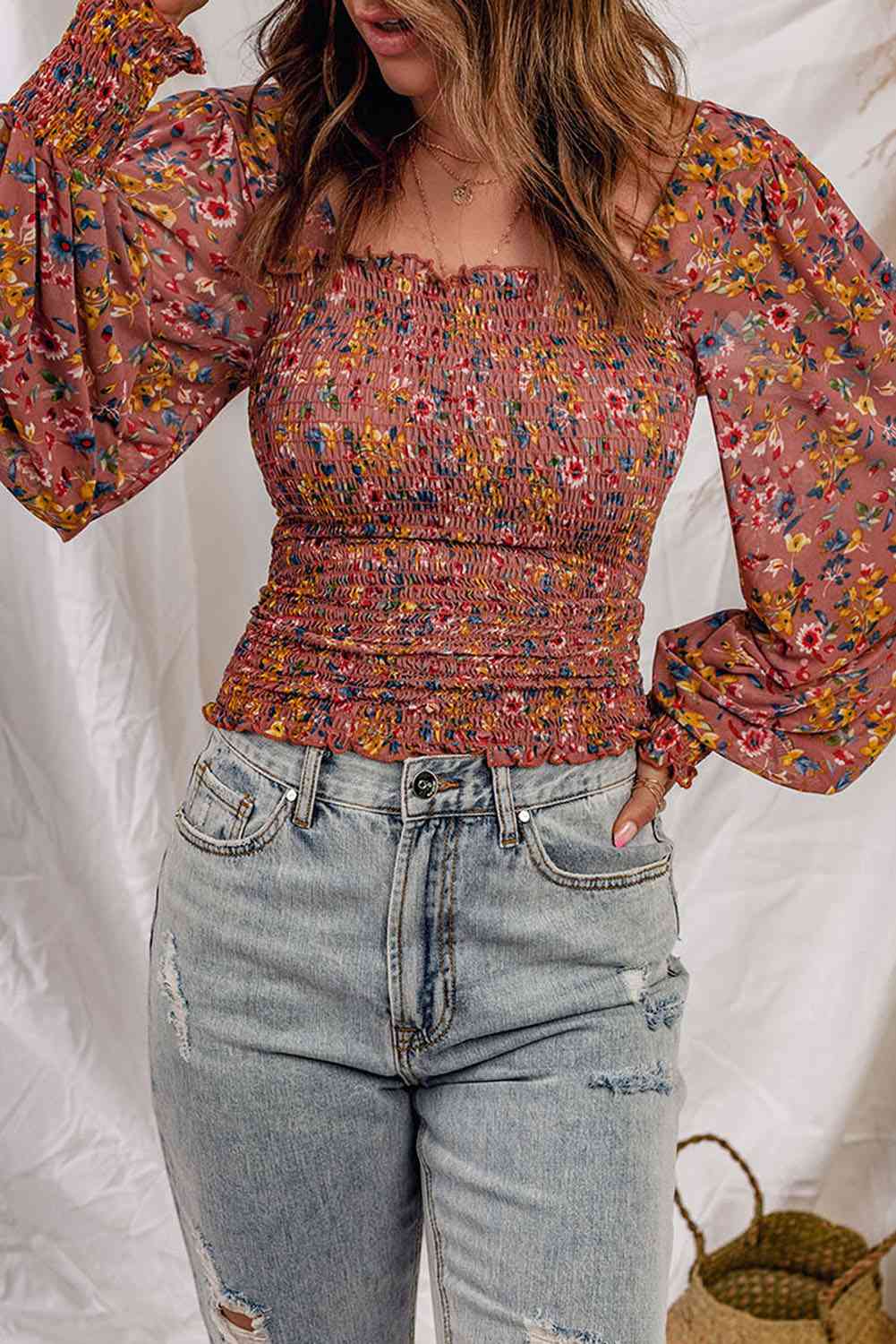 Blusa floral con mangas farol fruncidas