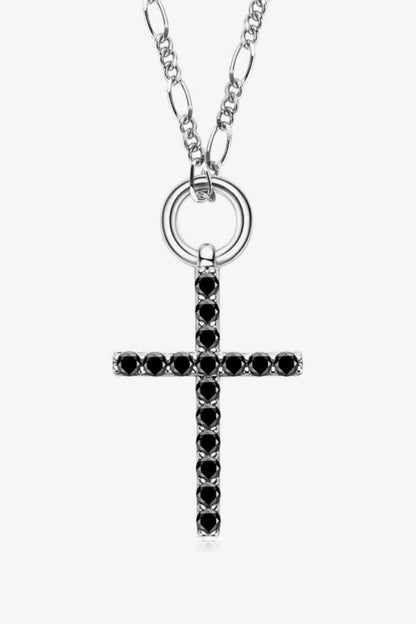 Collier plaqué platine avec pendentif croix moissanite