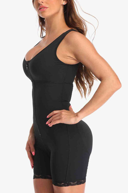 Shapewear zippé pleine taille avec détails en dentelle