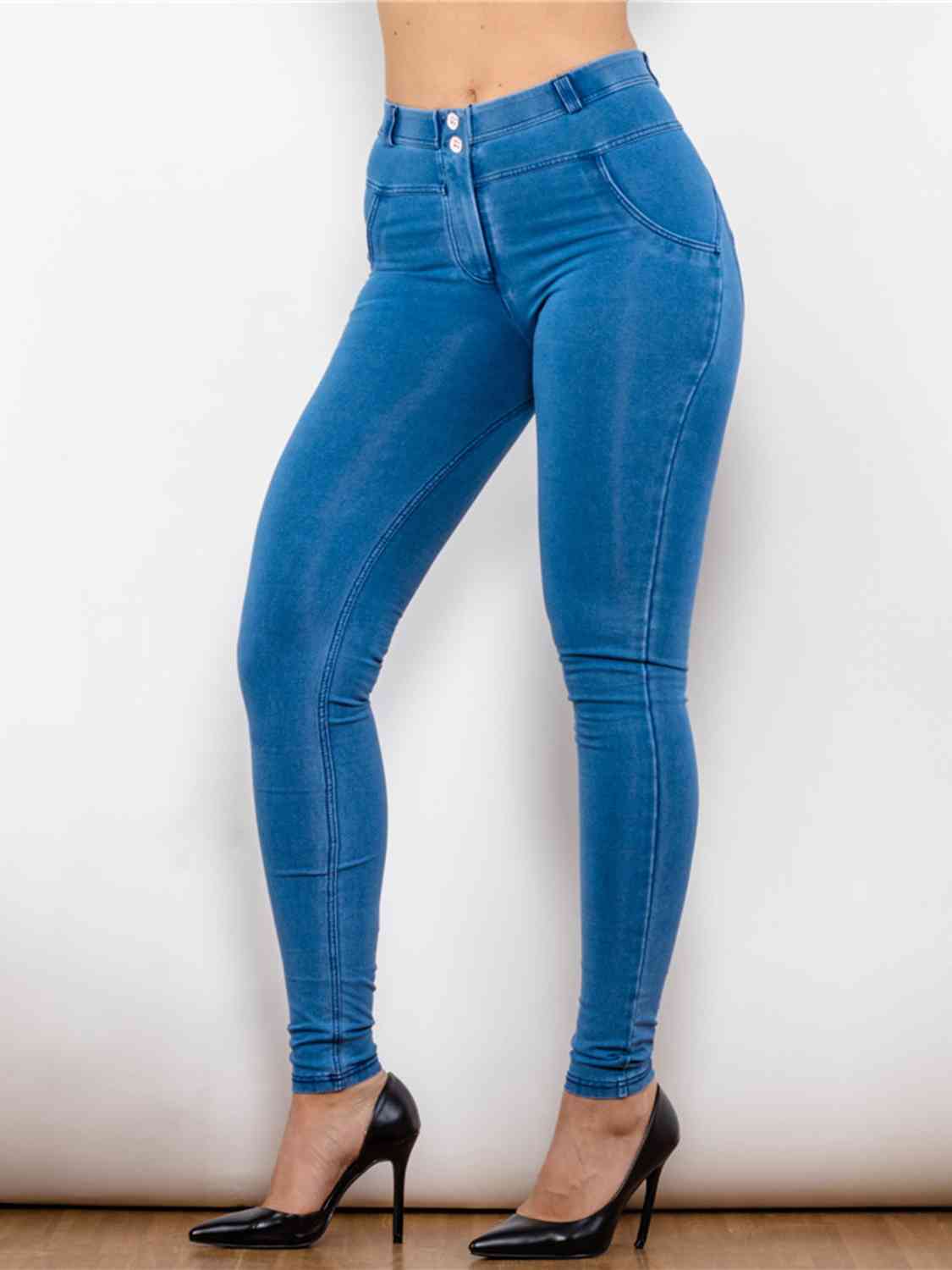 Jean skinny boutonné pleine taille