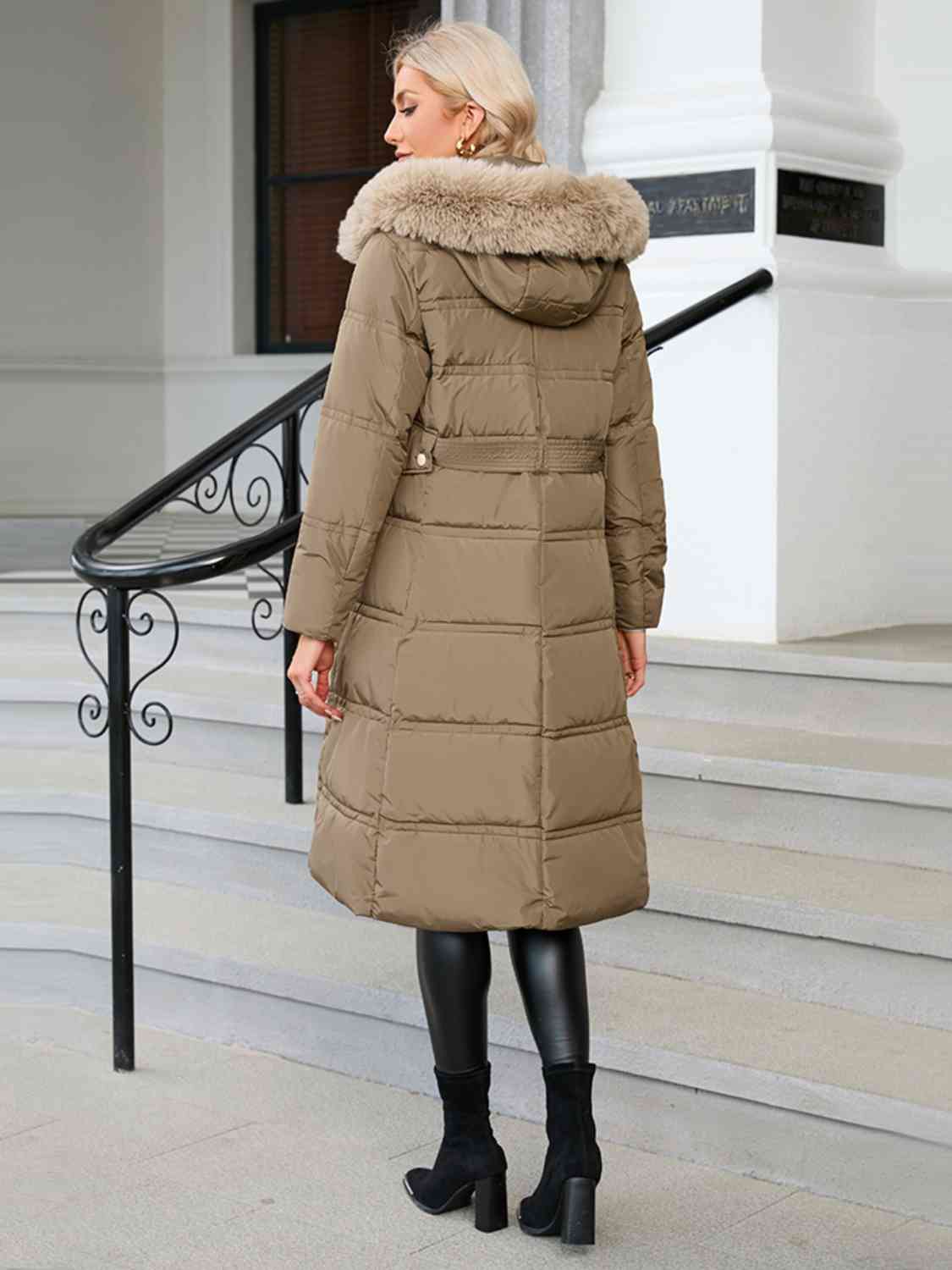 Abrigo de invierno largo con capucha y bolsillos