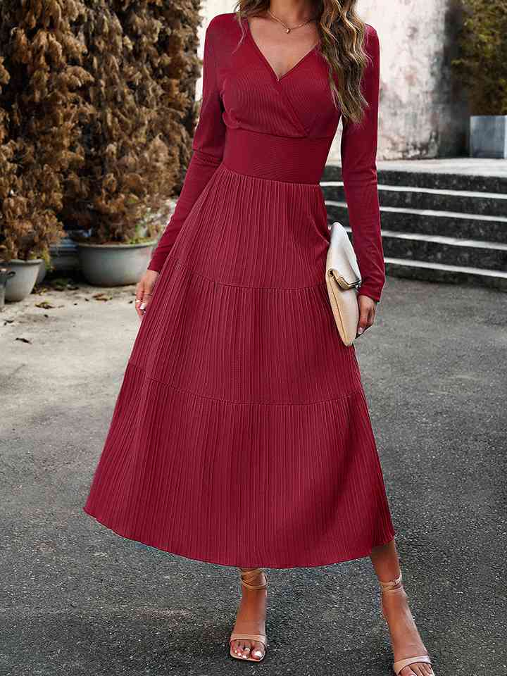 Robe midi à col surplis, manches longues, taille smockée