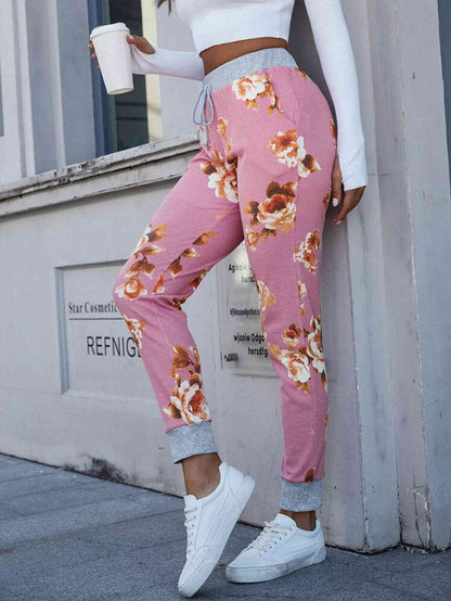 Pantalones largos ajustados con estampado floral