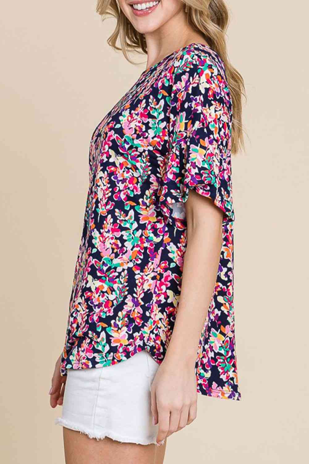 Top estampado con cuello barco y dobladillo redondeado