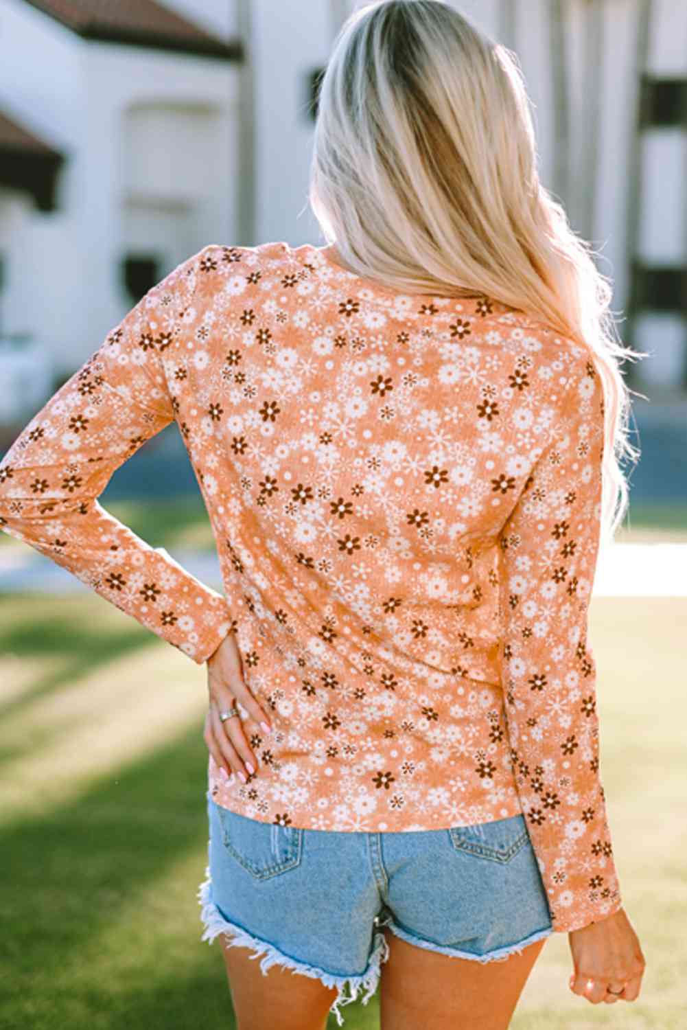 Camiseta de manga larga con cuello redondo y estampado floral